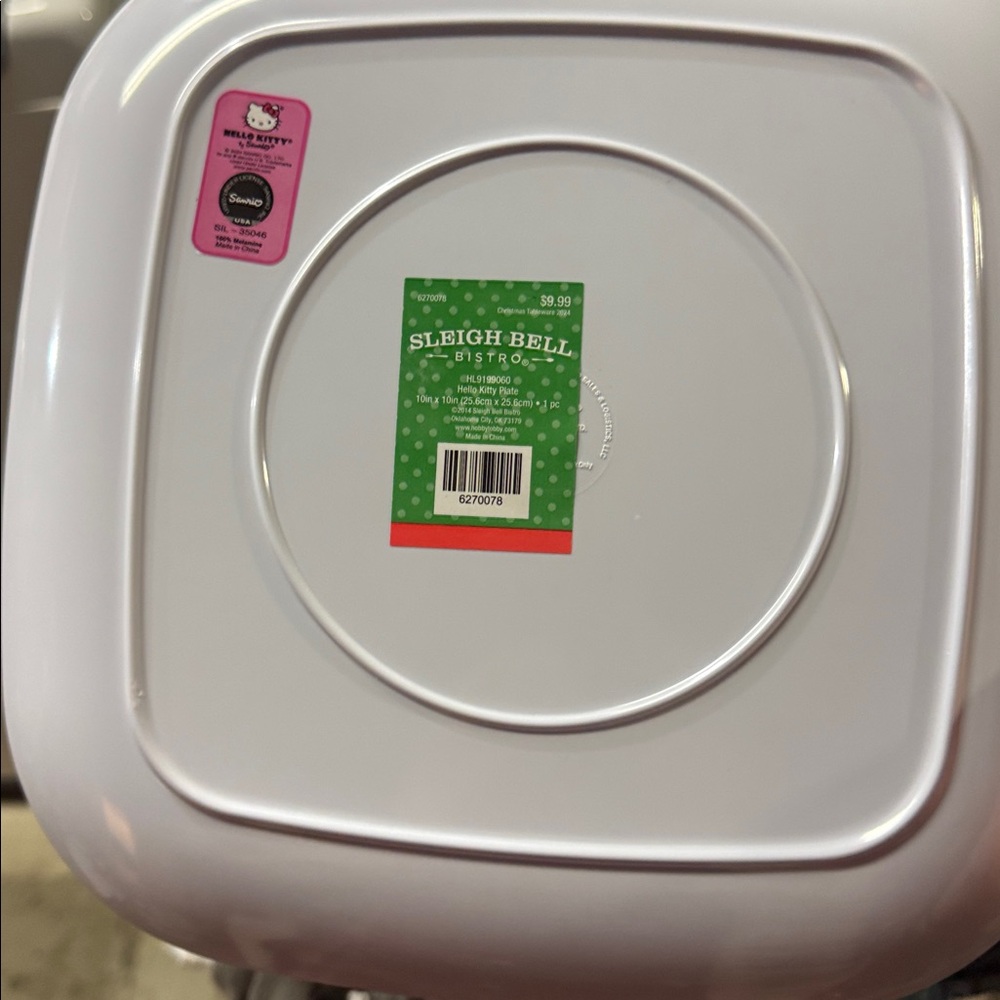 Hello Kitty Christmas Plate - Picture 2 of 3